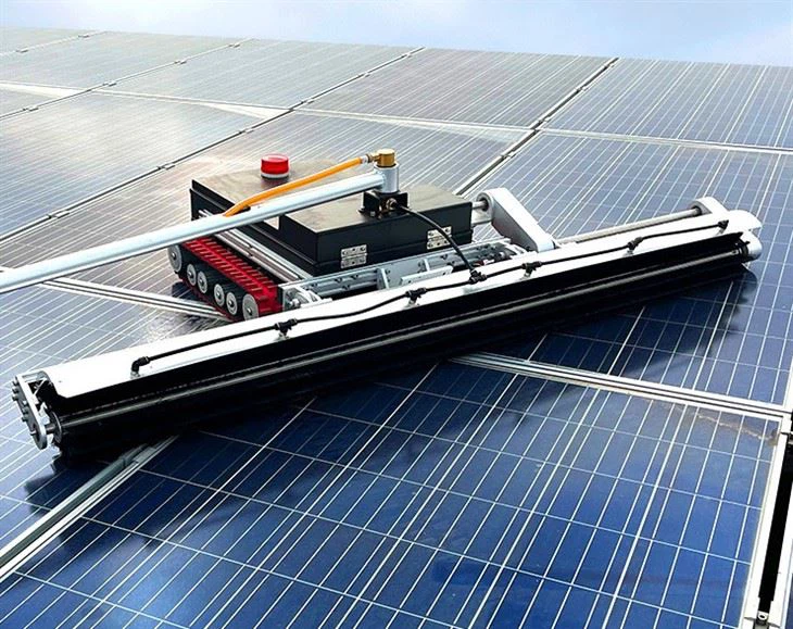 Robot za čišćenje PV panela s daljinskim upravljanjem